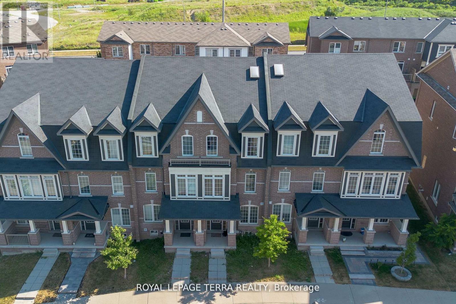 8 Graywardine Ln, Ajax, ON L1T 4V4