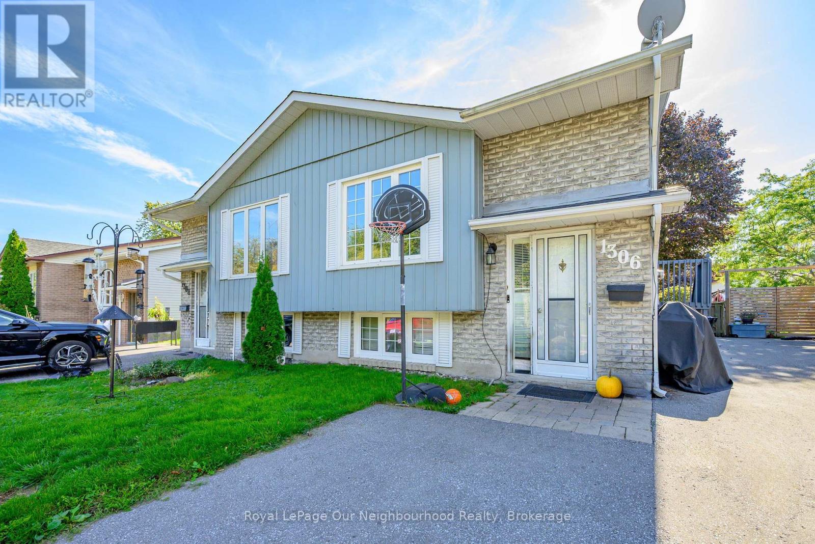 1306 Valley Dr, Oshawa, ON L1J 7J7