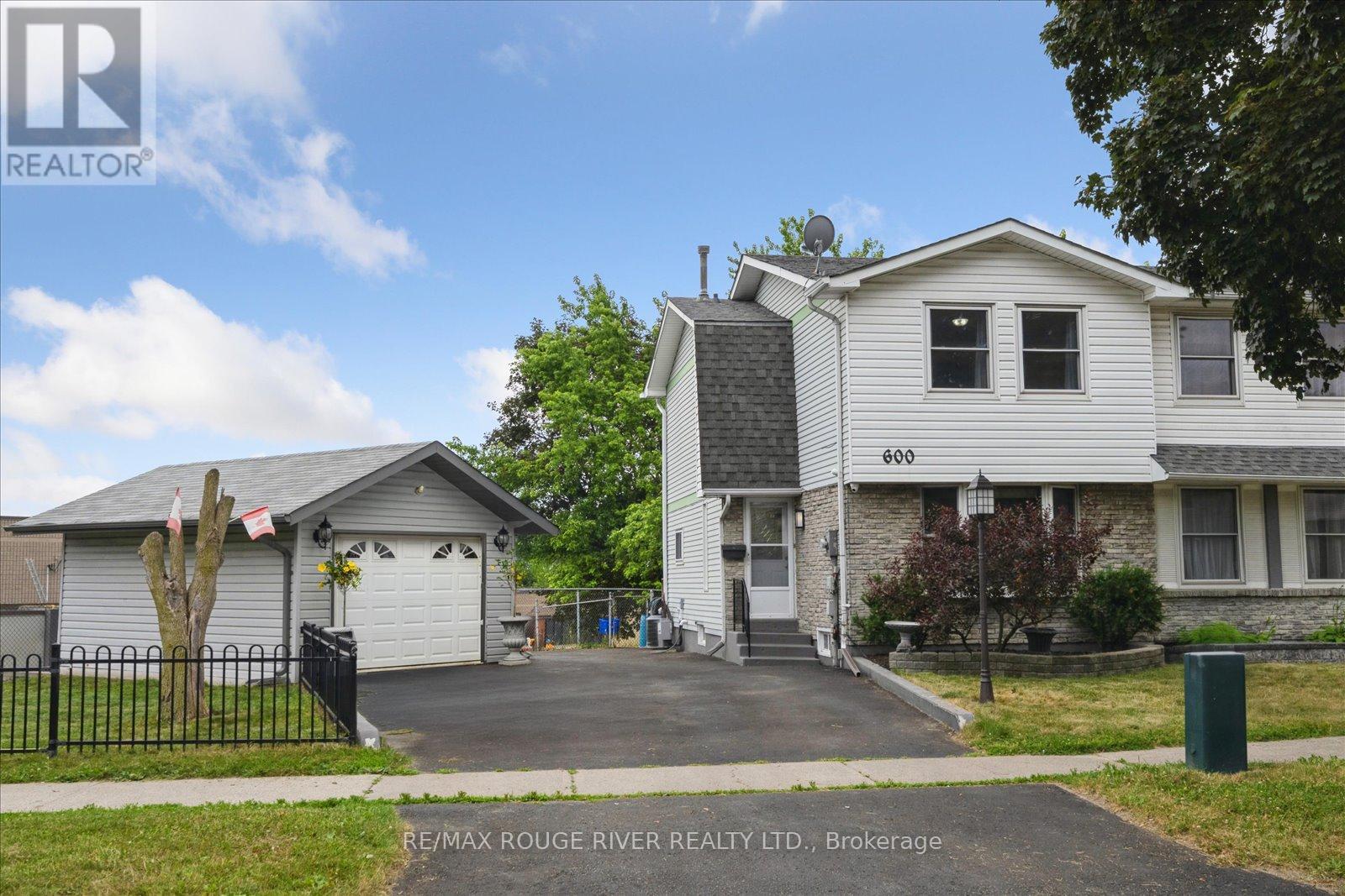 600 Galahad Dr, Oshawa, ON L1K 1M2