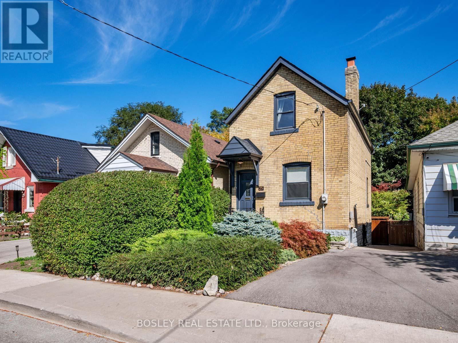 25 Newman Ave, Toronto, ON M4C 5A5