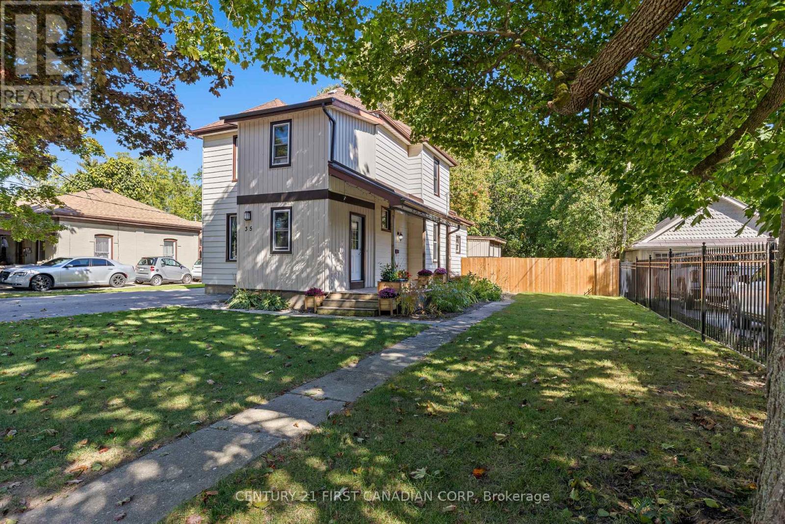 35 Victoria St N, Aylmer, ON N5H 1E6