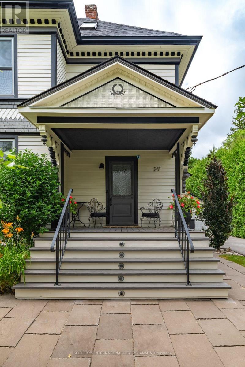 29 Queen St, Prince Edward County Picton Ward, ON K0K 2T0