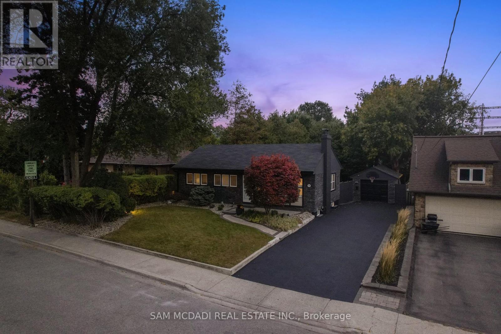1140 Halliday Ave, Mississauga, ON L5E 1P9