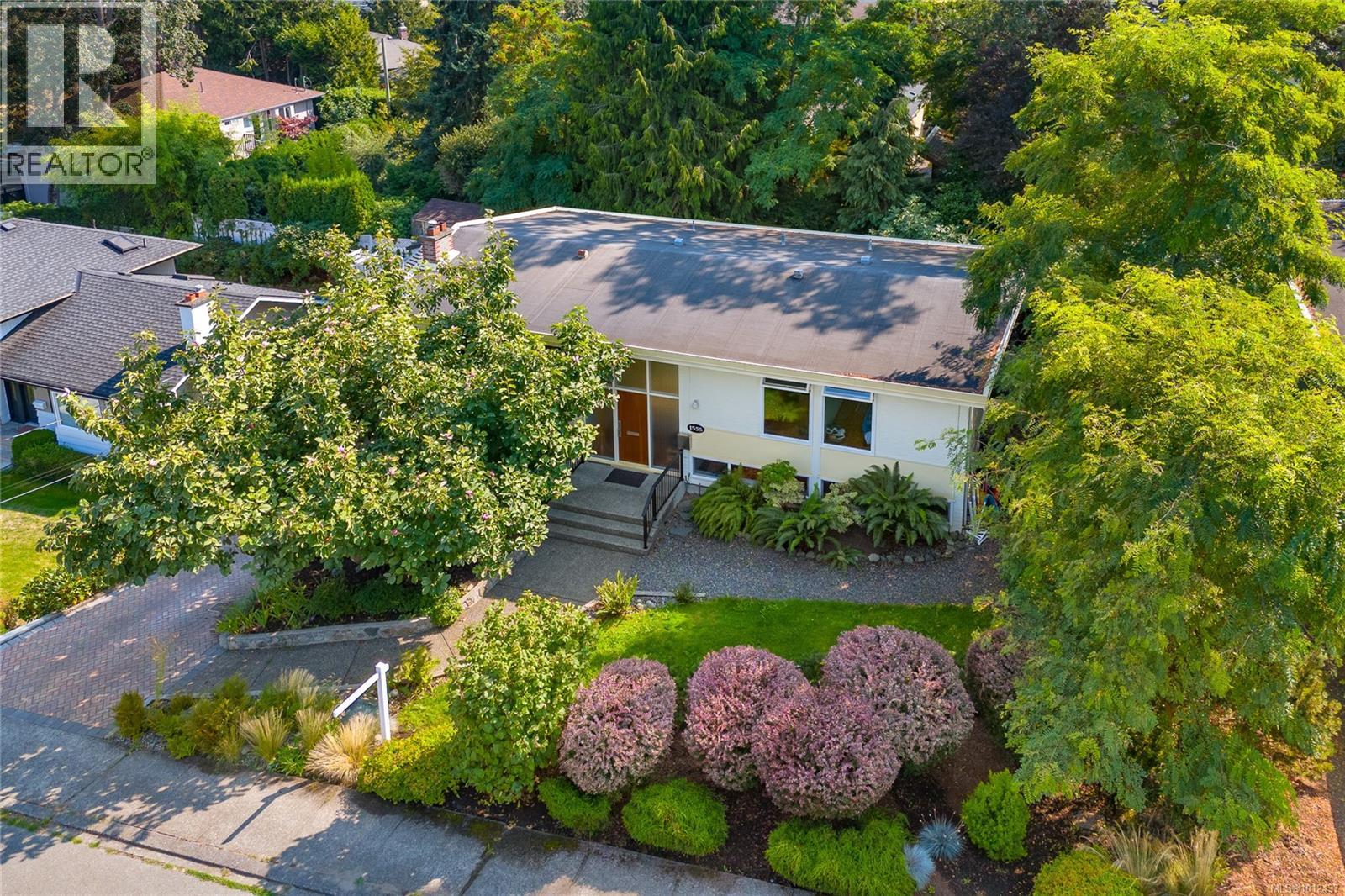 1555 Jasper Pl, Saanich, BC V8P 1N9