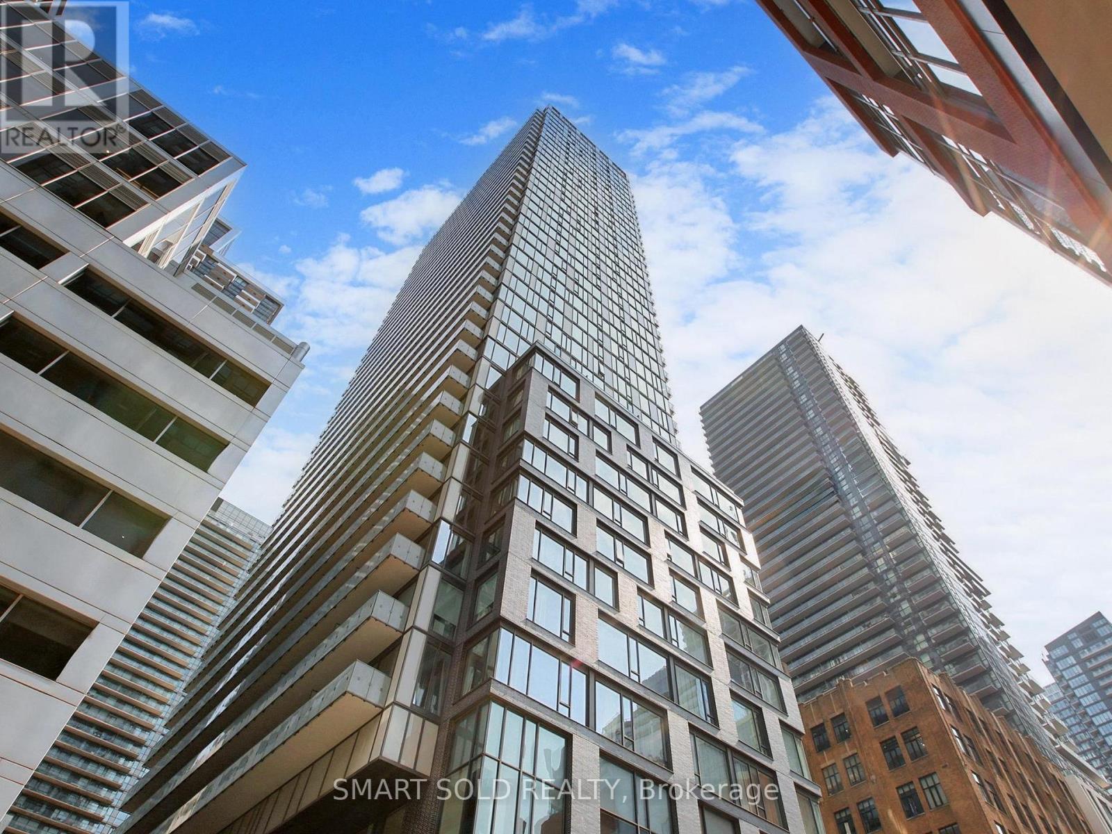 801 101 Peter St, Toronto, ON M5V 0G6