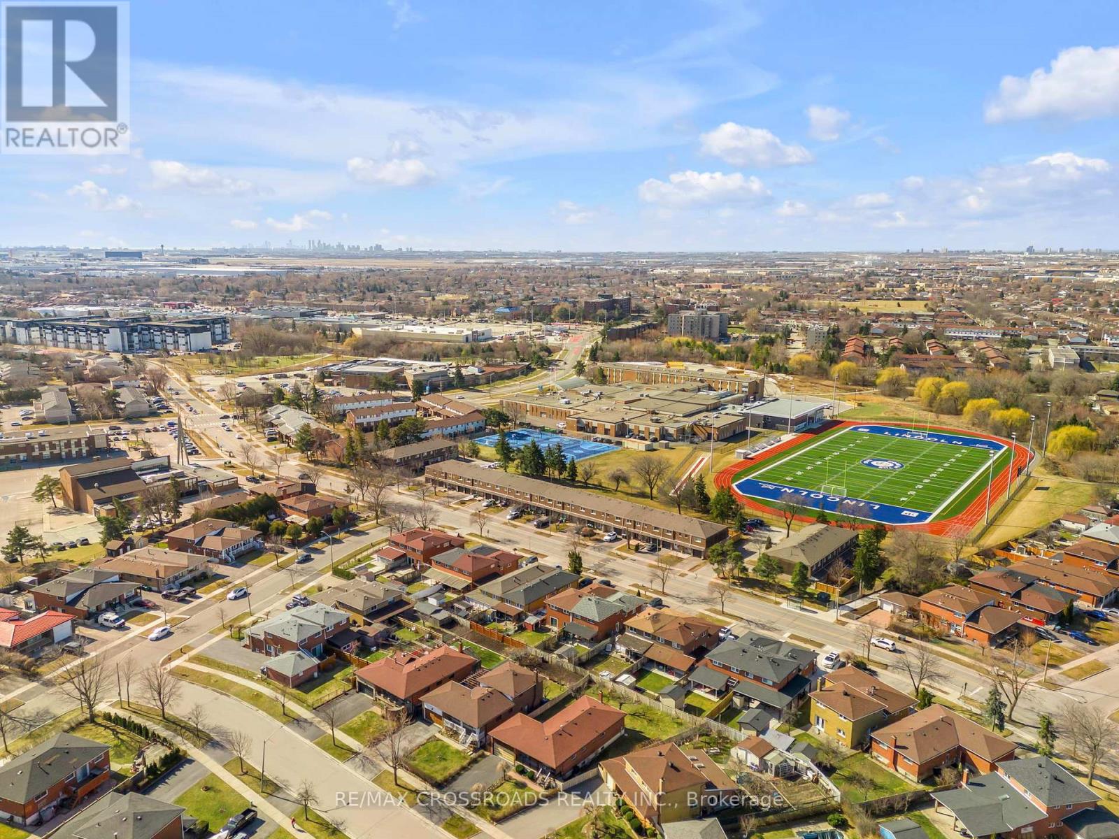 12 7450 Darcel Ave, Mississauga, ON L4T 2X7