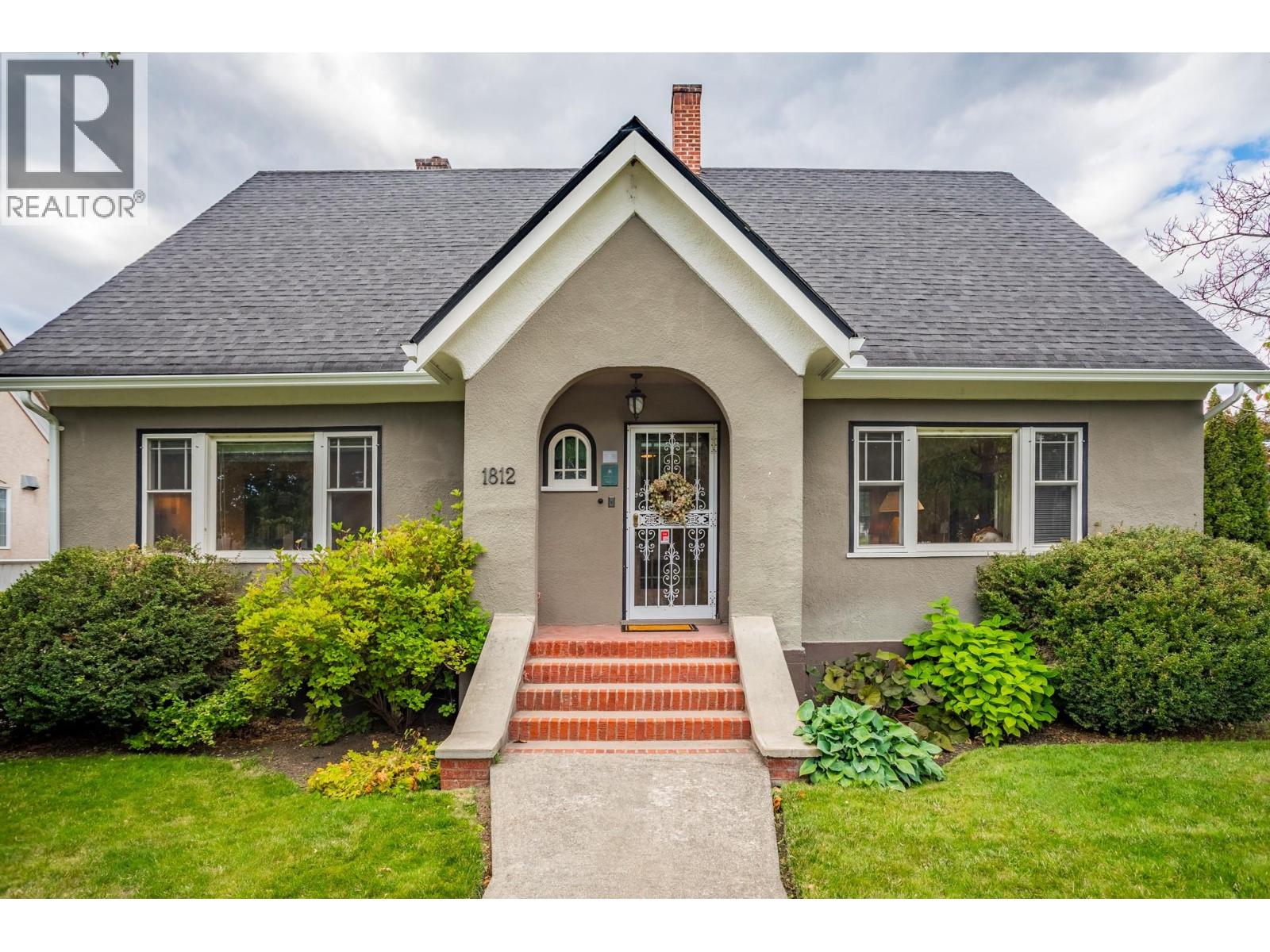 1812 Marshall St, Kelowna, BC V1Y 2B7