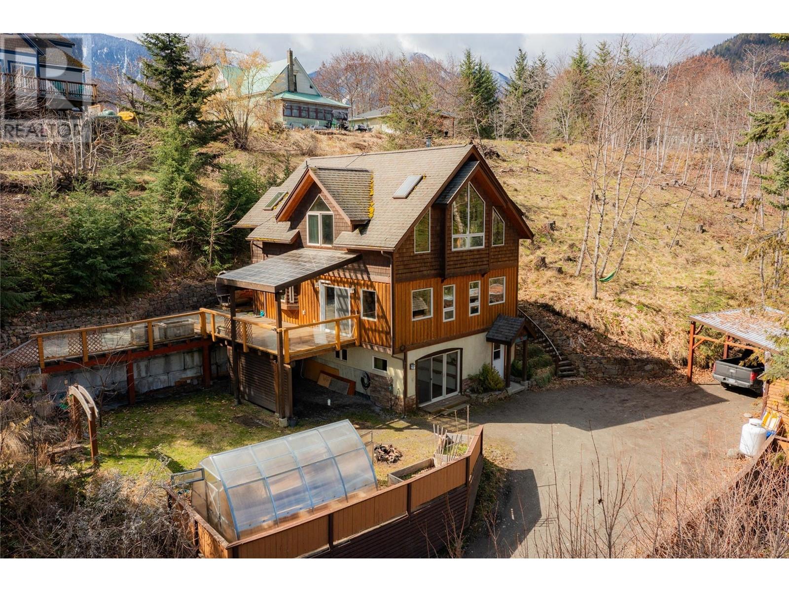 641 Front St, Kaslo, BC V0G 1M0