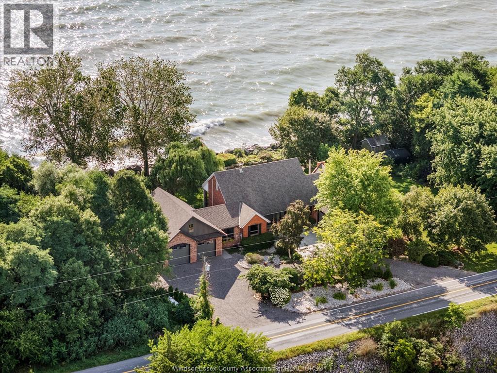 266 E Beach Rd, Leamington, ON N8H 3V7