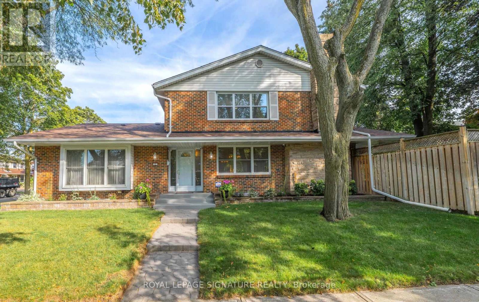 2 Gablehurst Cres, Toronto, ON M1T 2L2