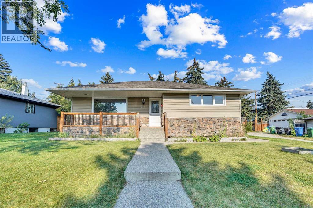 9 Cottage St NW, Calgary, AB T2K 1Y4