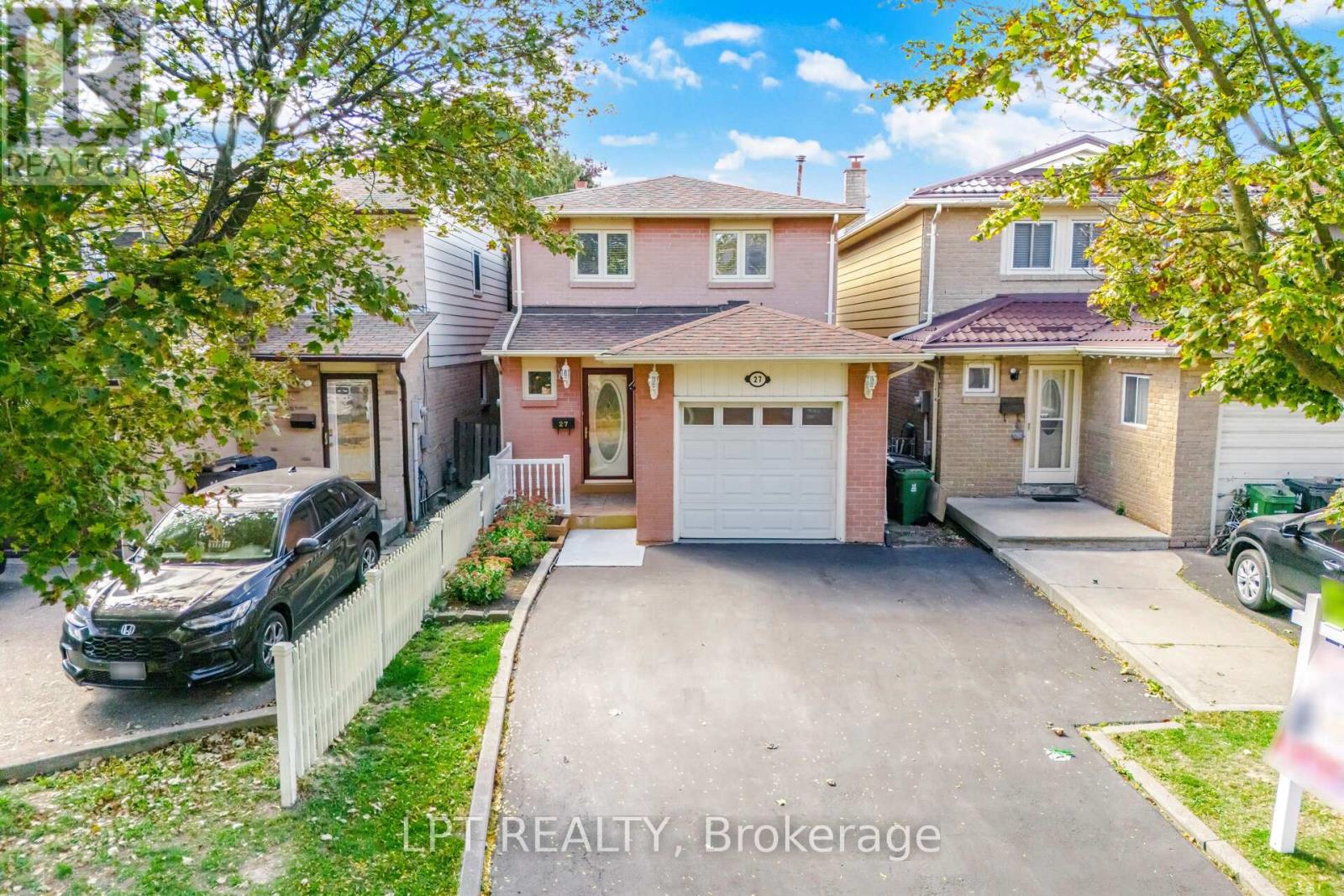 27 Woodsview Ave, Toronto West Humber-clairville, ON M9W 6B9