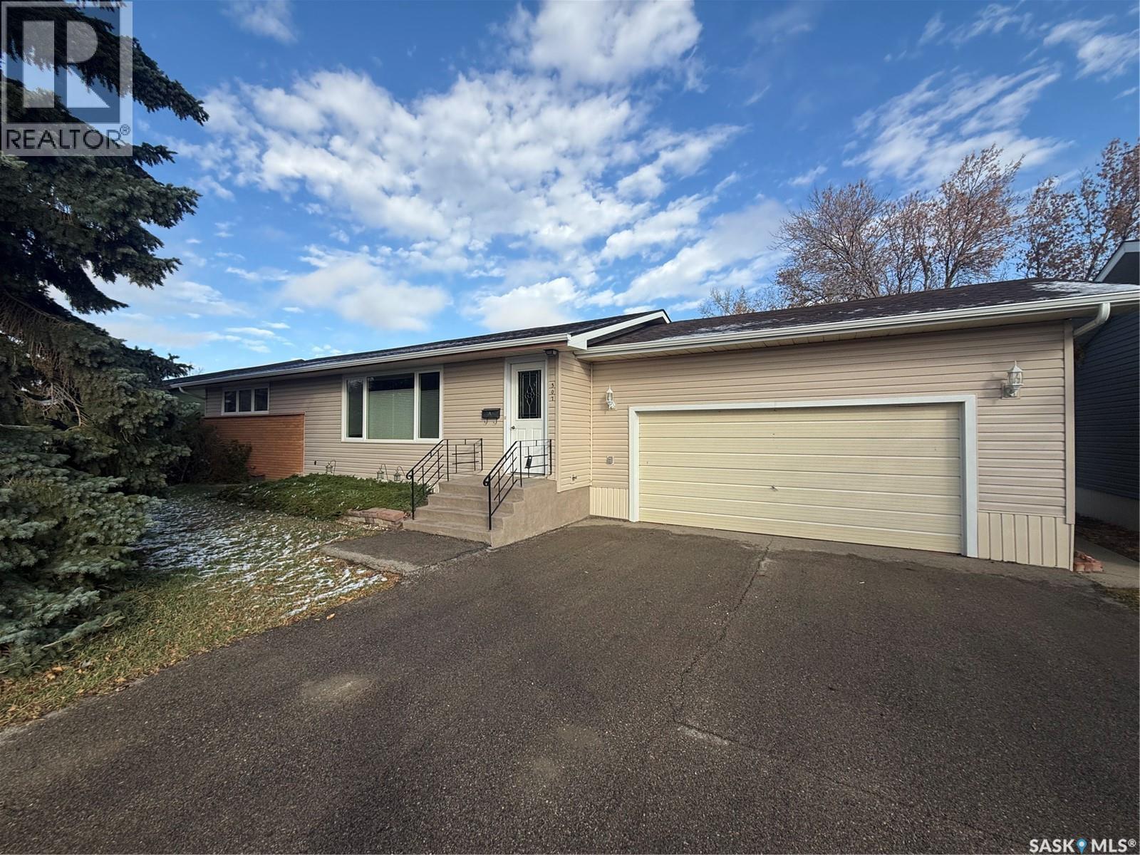 507 7th Avenue West, Assiniboia, SK S0H 0B0