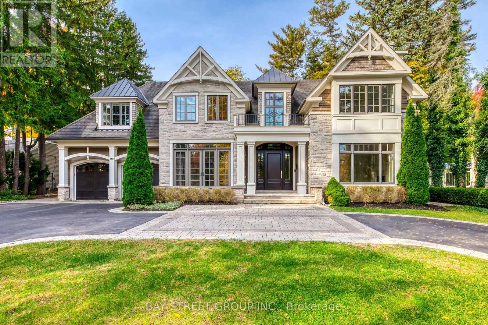 1031 Lakeshore Rd W, Oakville, ON L6L 1E7