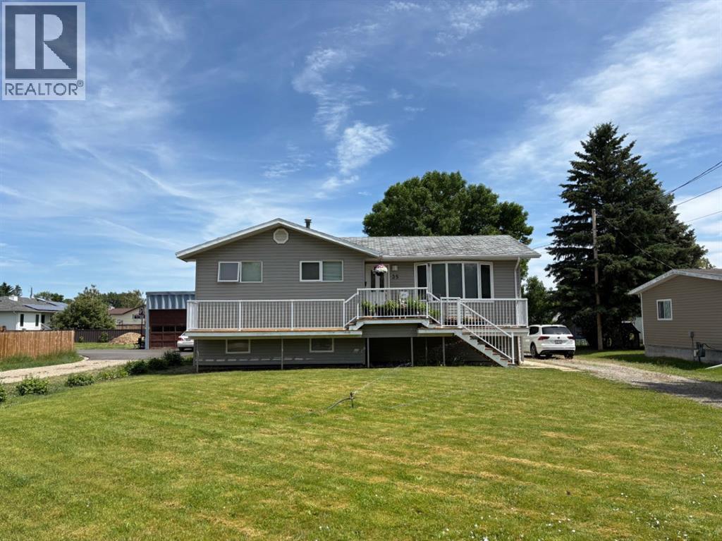 35 S 2 St E, Magrath, AB T0K 1J0