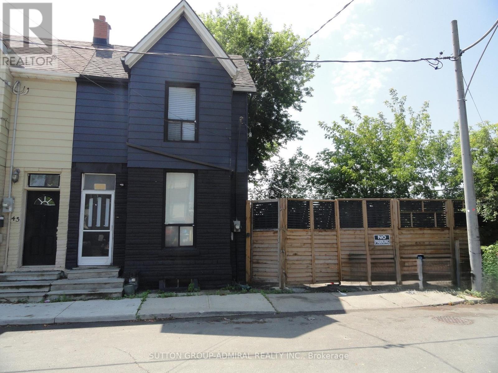 47 Lindner St, Toronto, ON M6N 1B3