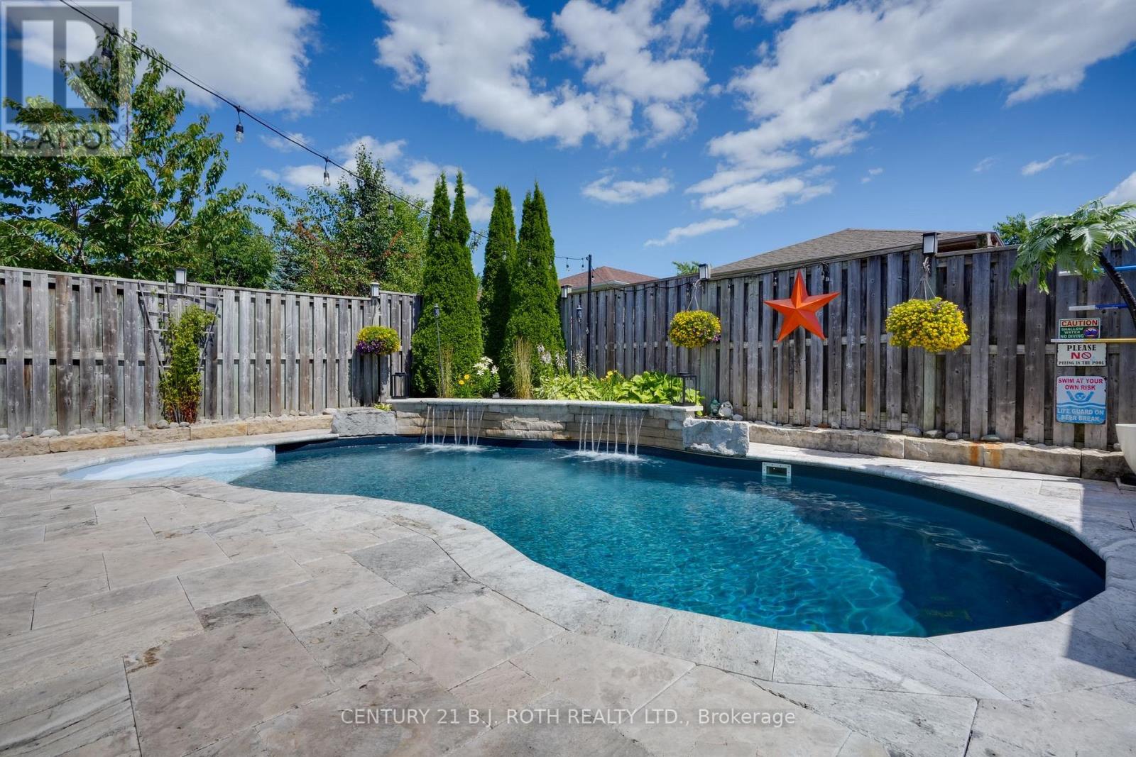 55 Holly Meadow Rd, Barrie, ON L4N 0E3