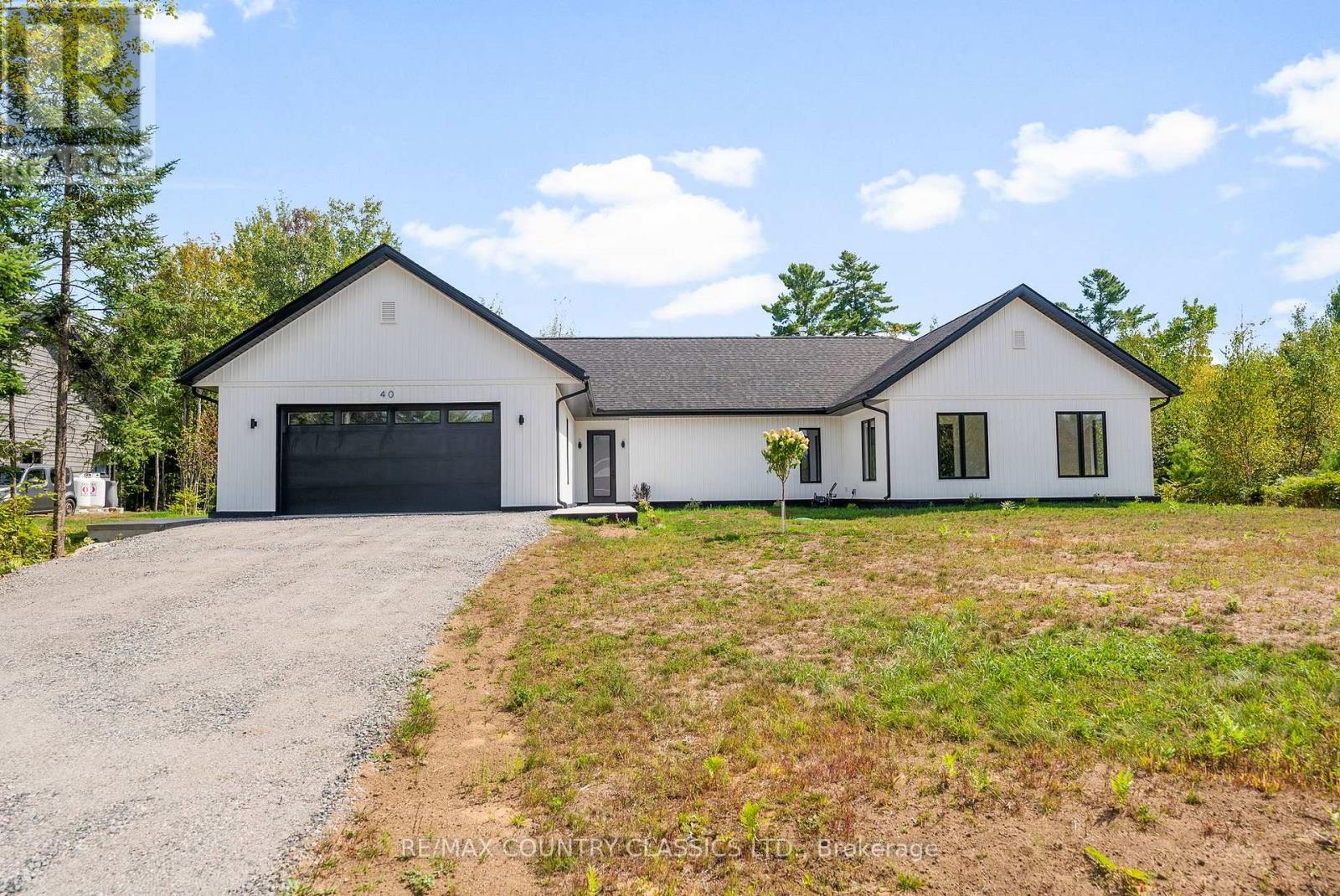 40 Bancroft Ridge Dr, Bancroft, ON K0L 1C0