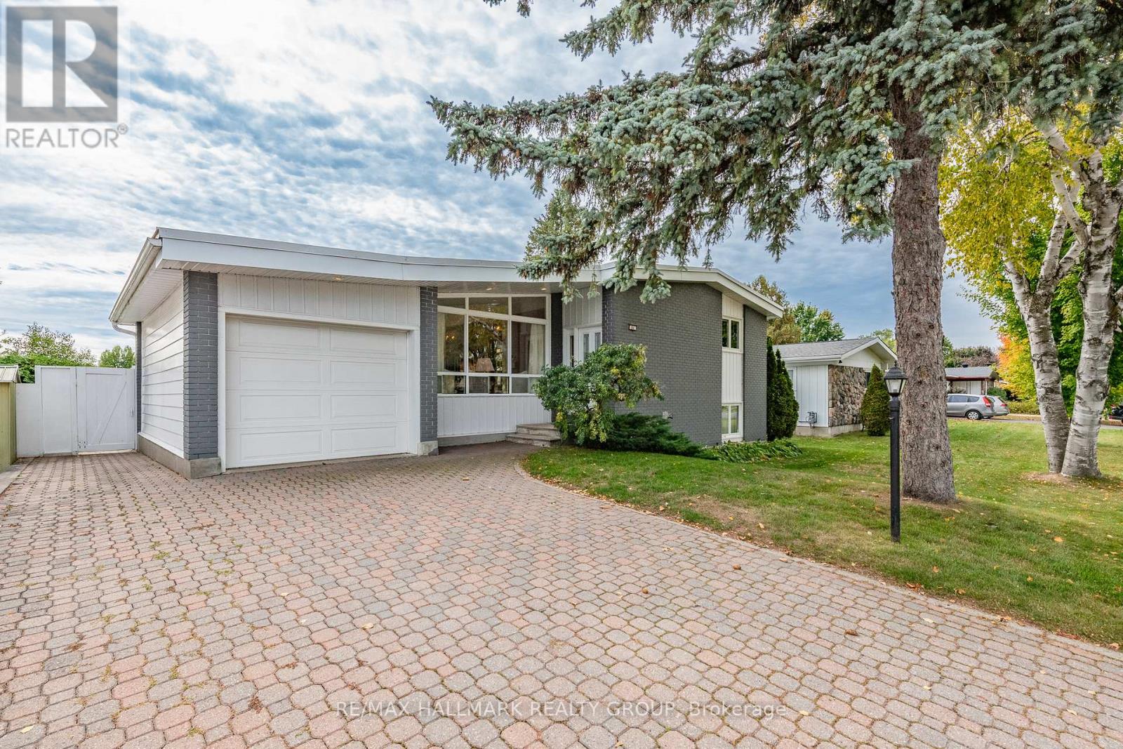 64 Sullivan Ave, Ottawa, ON K2G 1V2