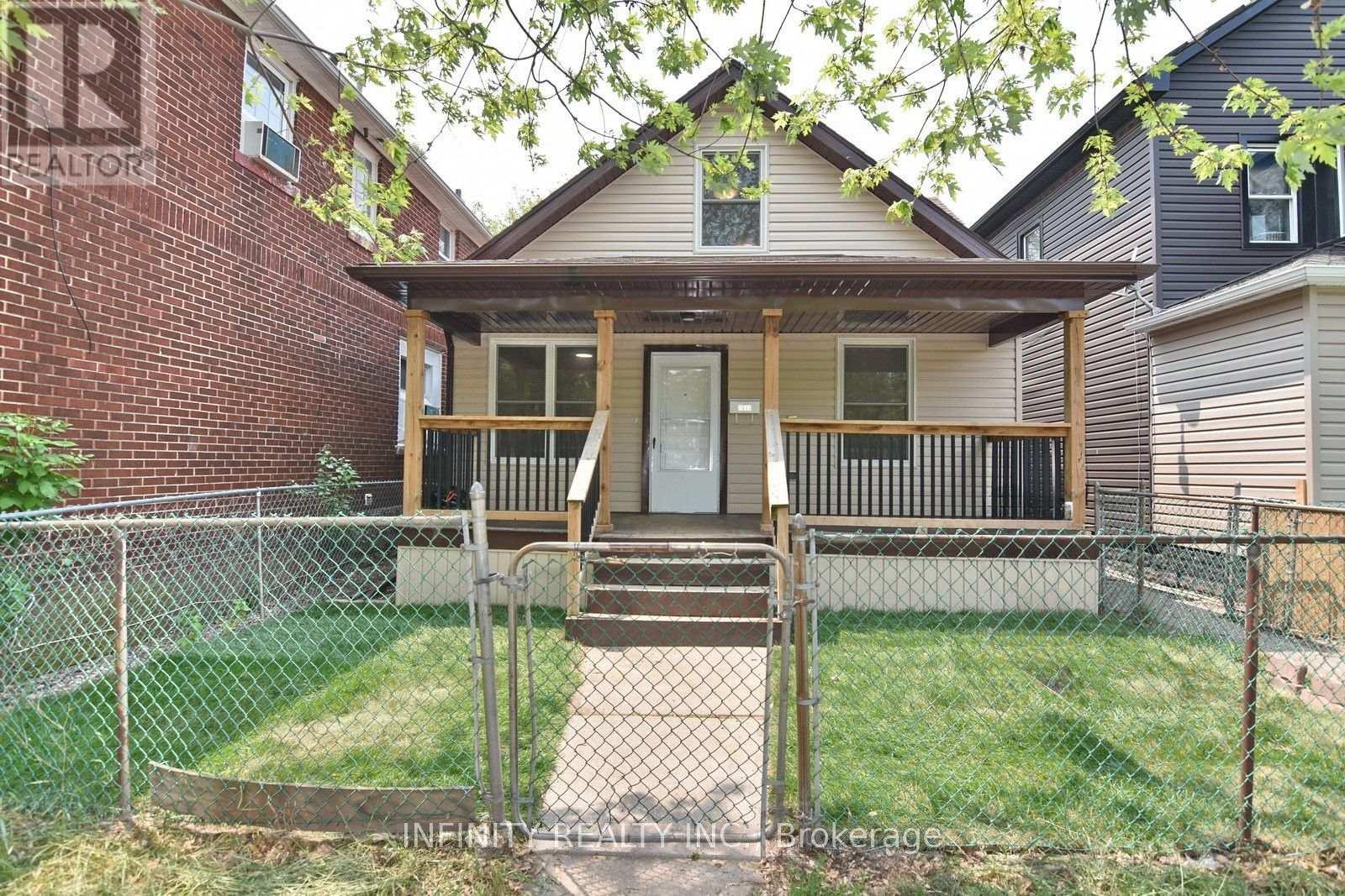 1017 Henry Ford Centre Dr, Windsor, ON N8Y 2T4