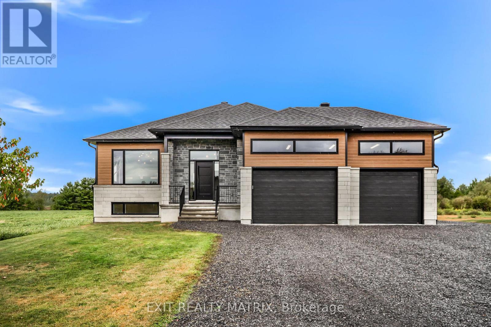 529 Voie Ferree Rd, Clarence-Rockland, ON K0A 2A0