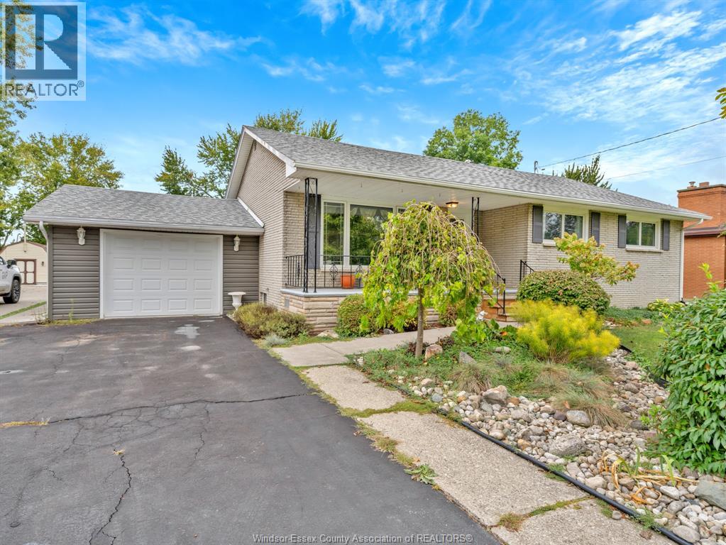 281 Centre, Essex, ON N8M 1R3