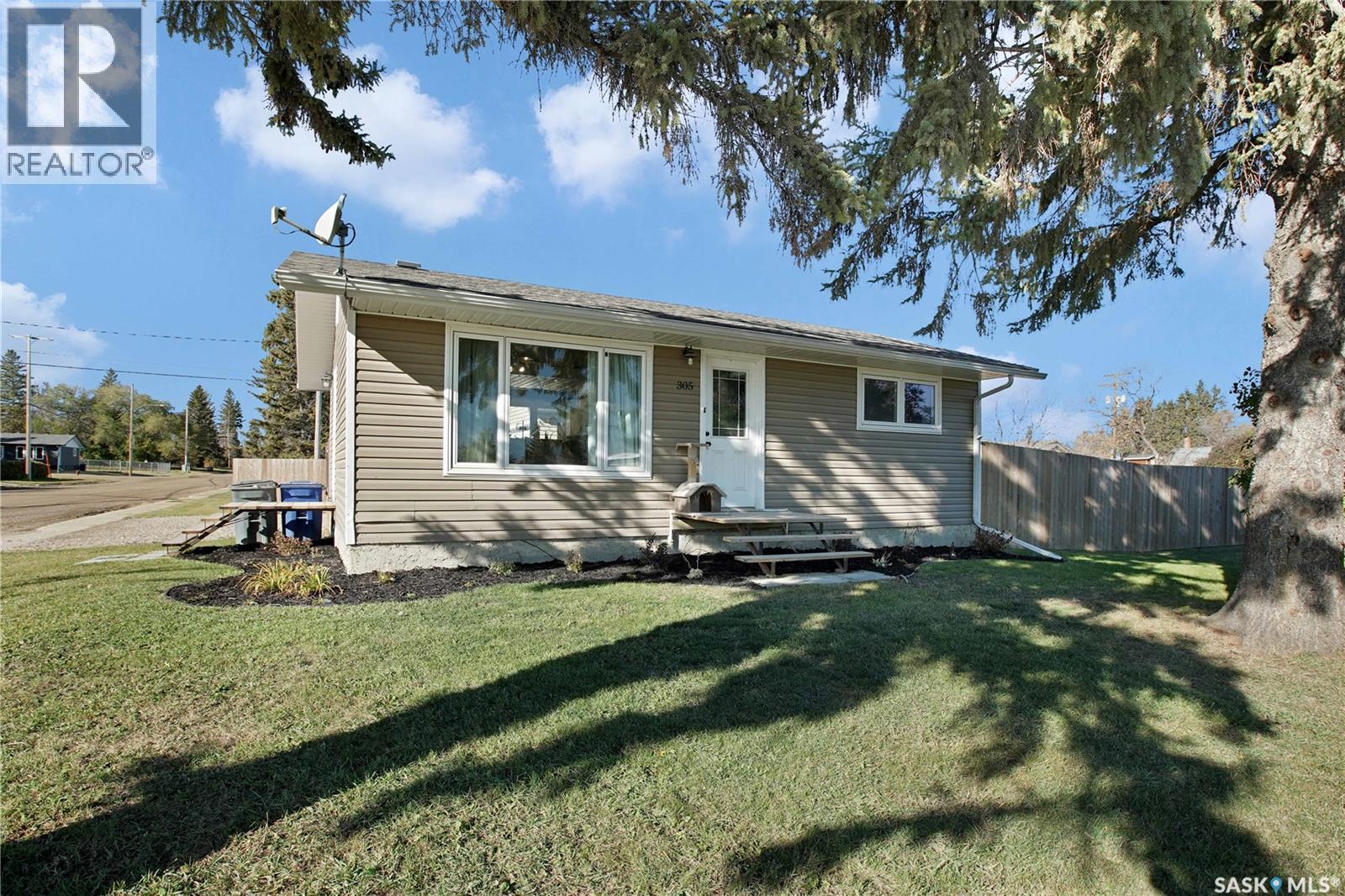 305 Second Street, Duck Lake, SK S0K 1J0