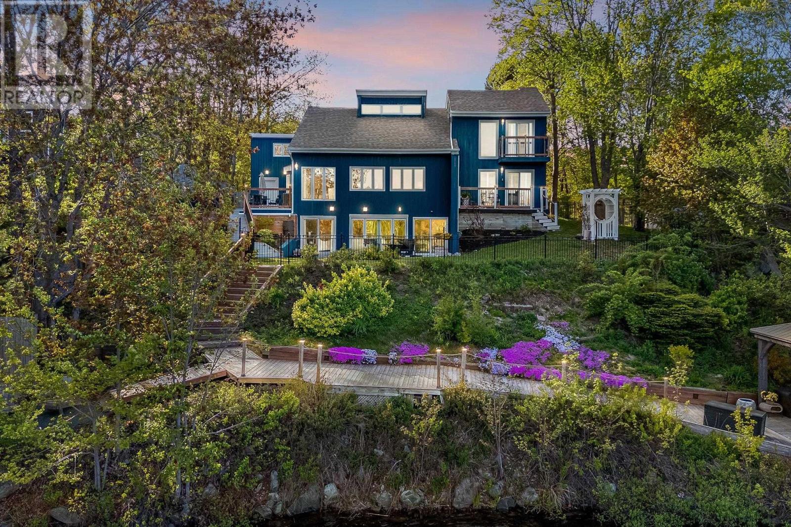51 Eagle Point Dr, Windsor Junction, NS B2T 1K1