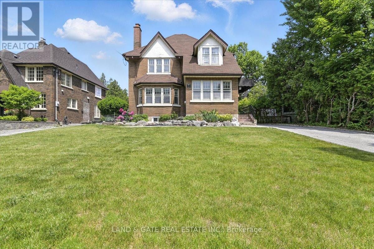376 King St E, Oshawa, ON L1H 1E2
