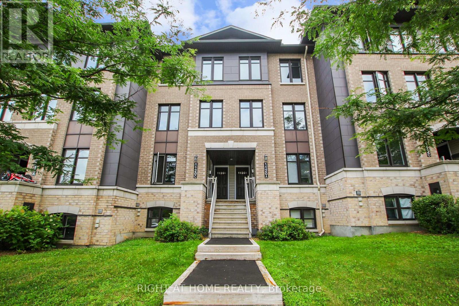 1120 Klondike Rd B Rd, Ottawa, ON K2K 0H2