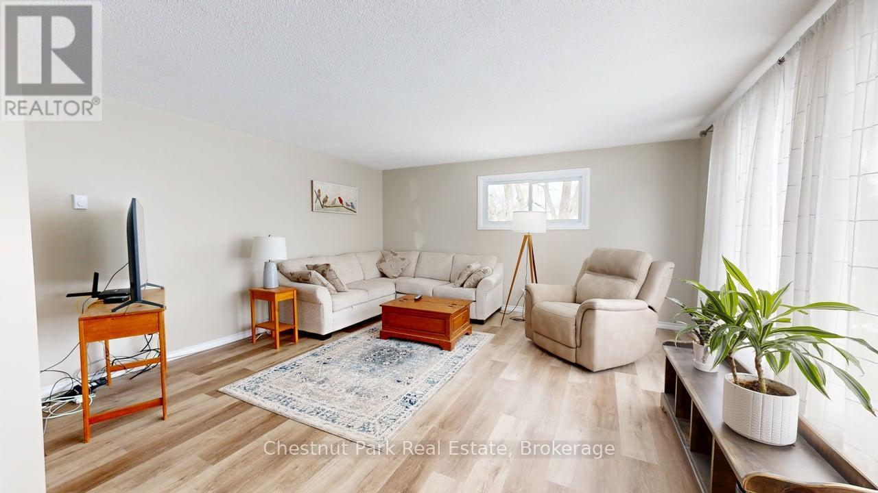 381 High St, Georgian Bay, ON P0C 1H0
