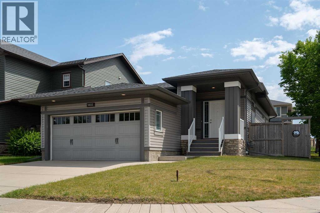 1402 Ravenscroft Ave SE, Airdrie, AB T4A 0L9