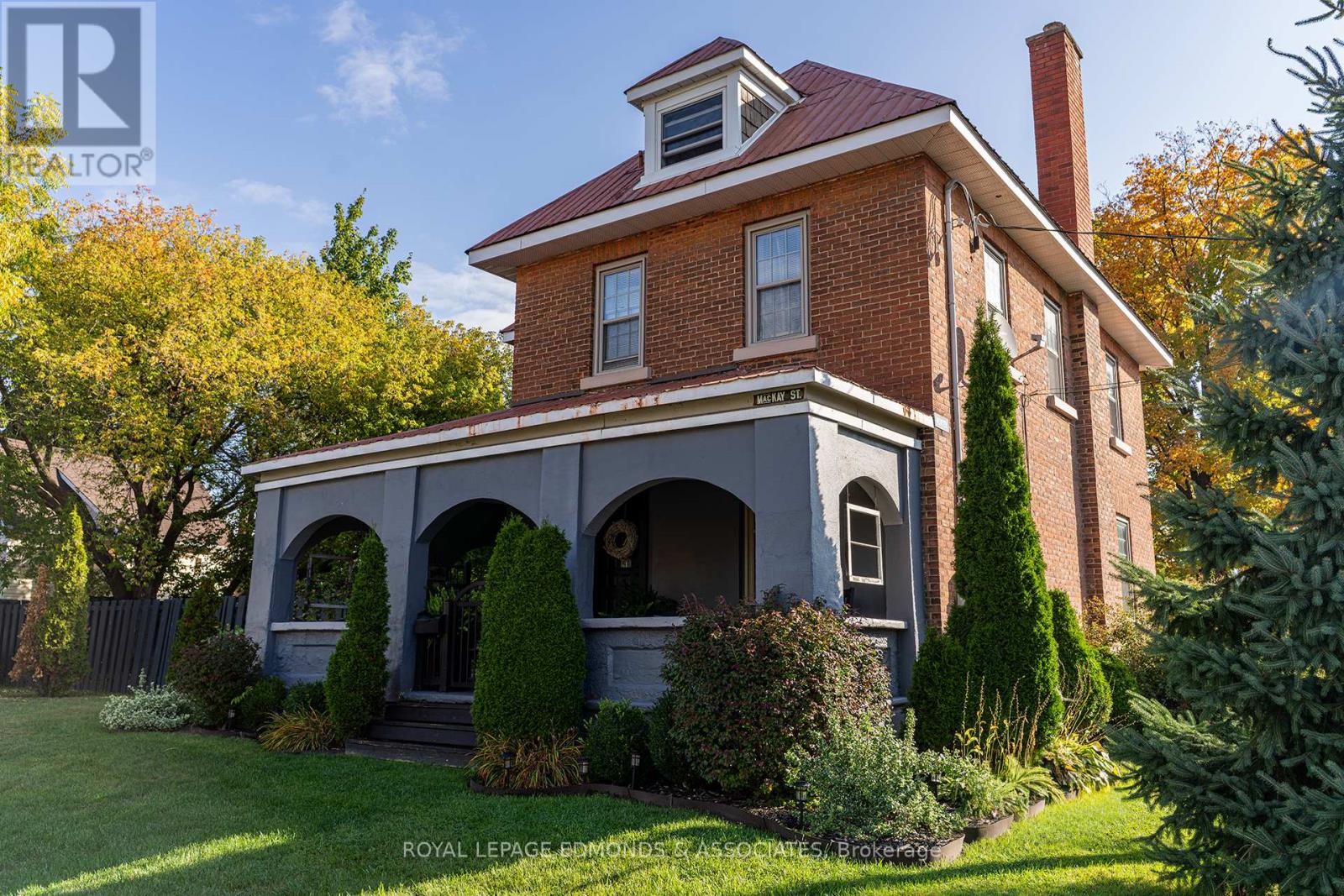 561 Mackay St, Pembroke, ON K8A 1E8