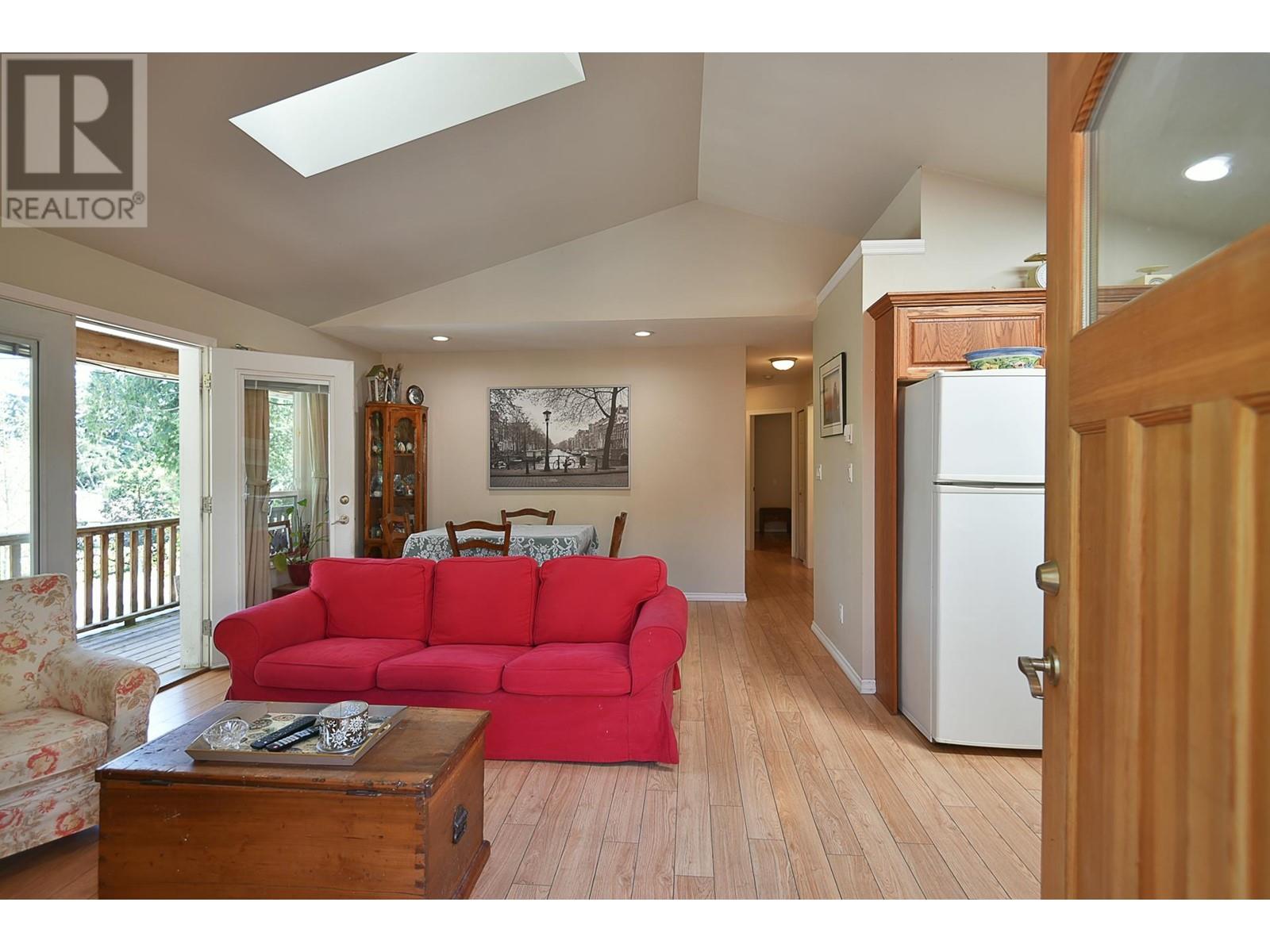 5689 Salmon Dr, Sechelt, BC V0N 3A0