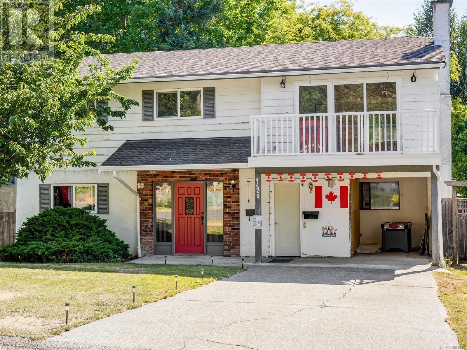4429 Fieldmont Crt Ct, Saanich, BC V8N 4Z1