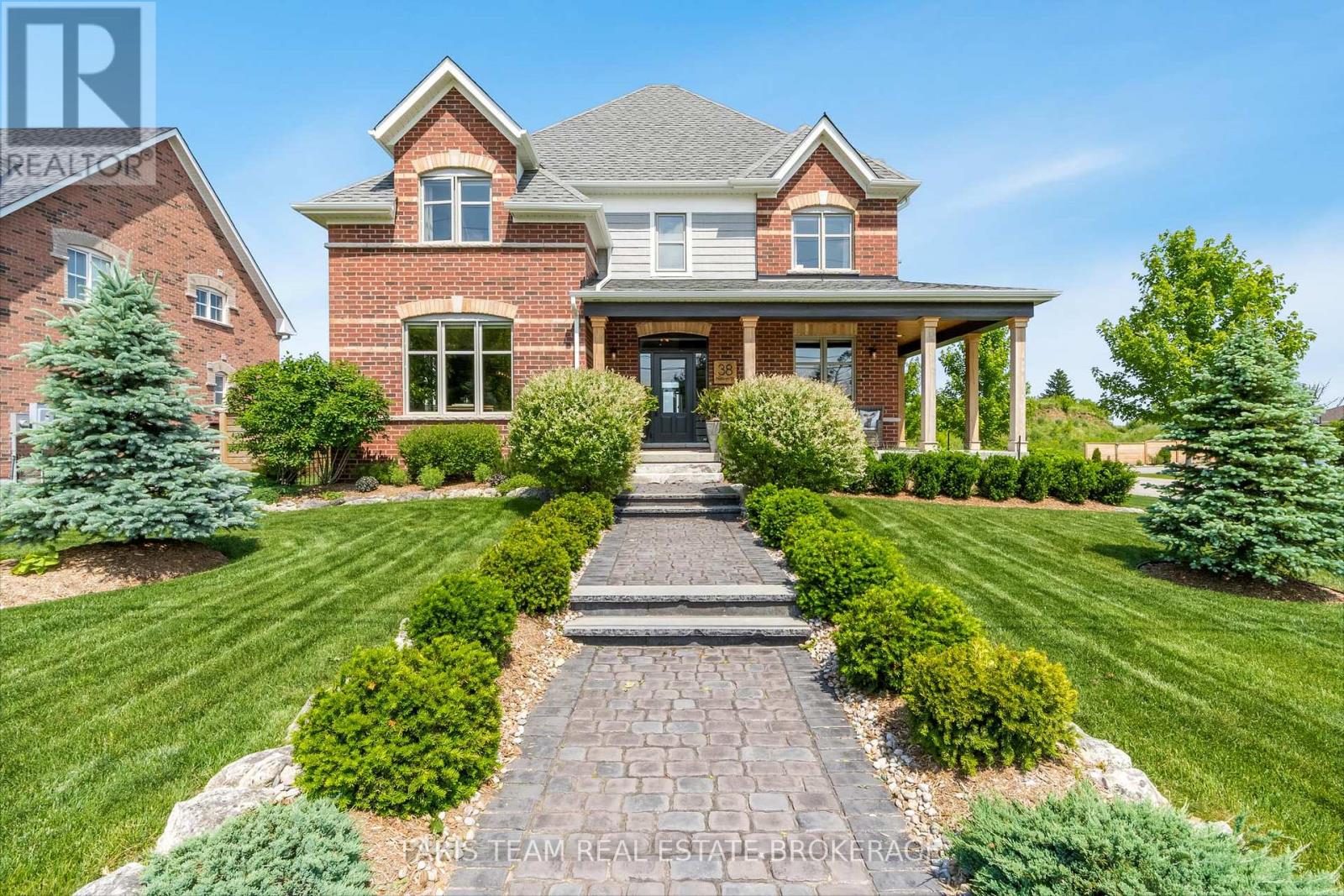 38 Nelson St, Clearview, ON L0M 1G0