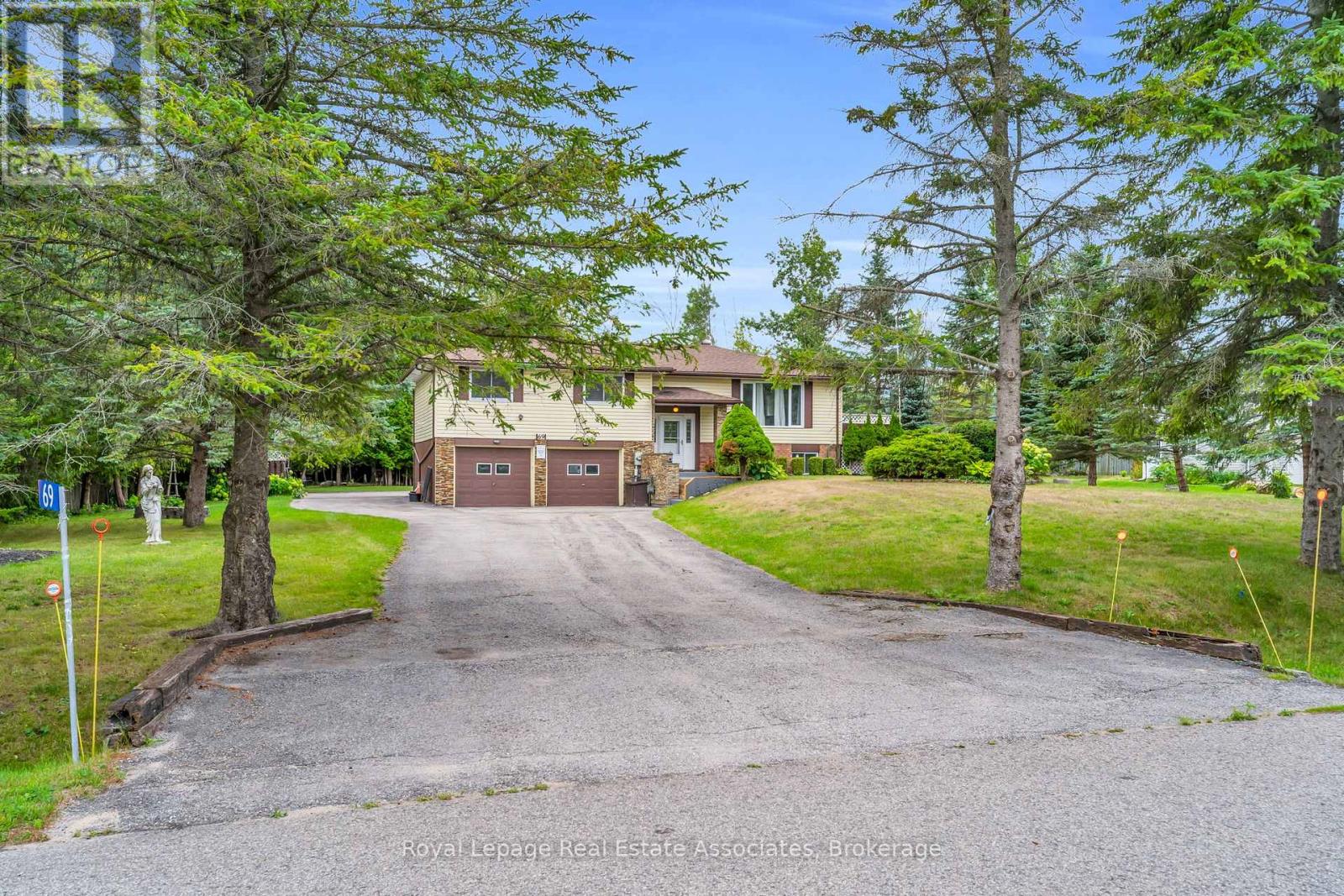 69 George Ave, Wasaga Beach, ON L9Z 2X9