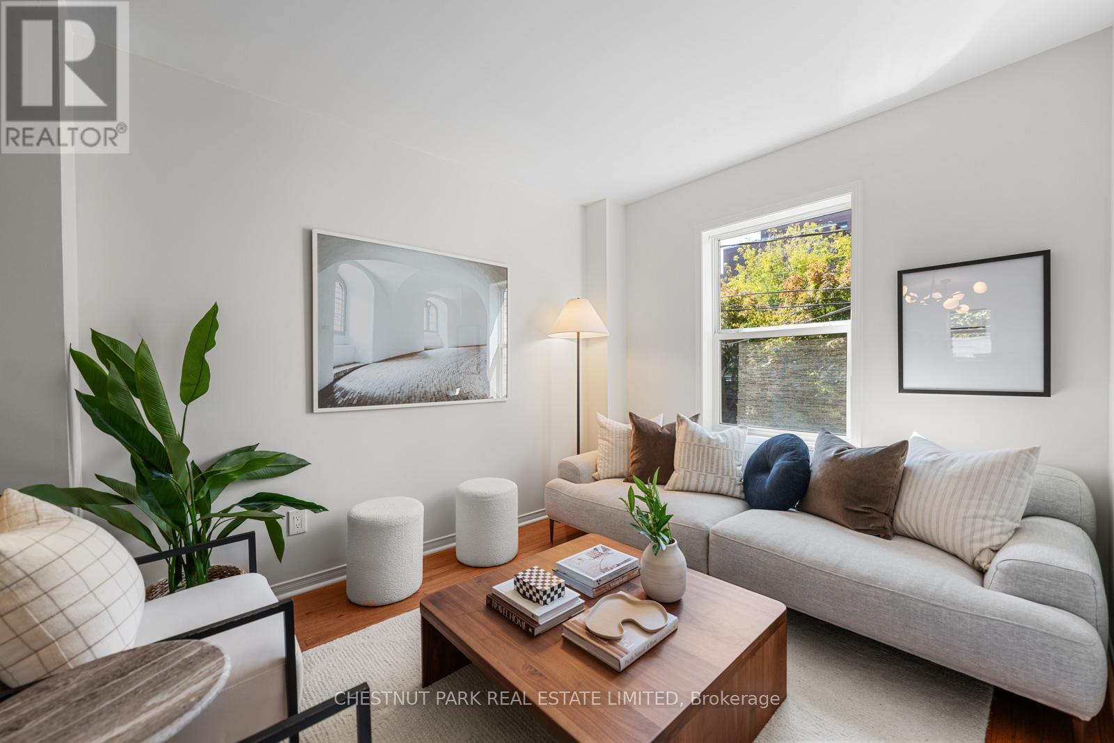 13 Agnes Ln, Toronto, ON M4L 3Z3