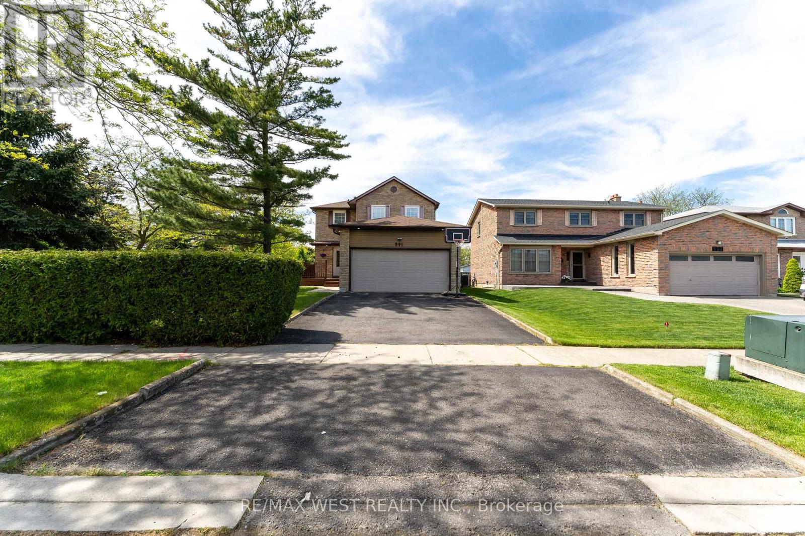 991 Mannington Ln, Mississauga, ON L4W 3X6
