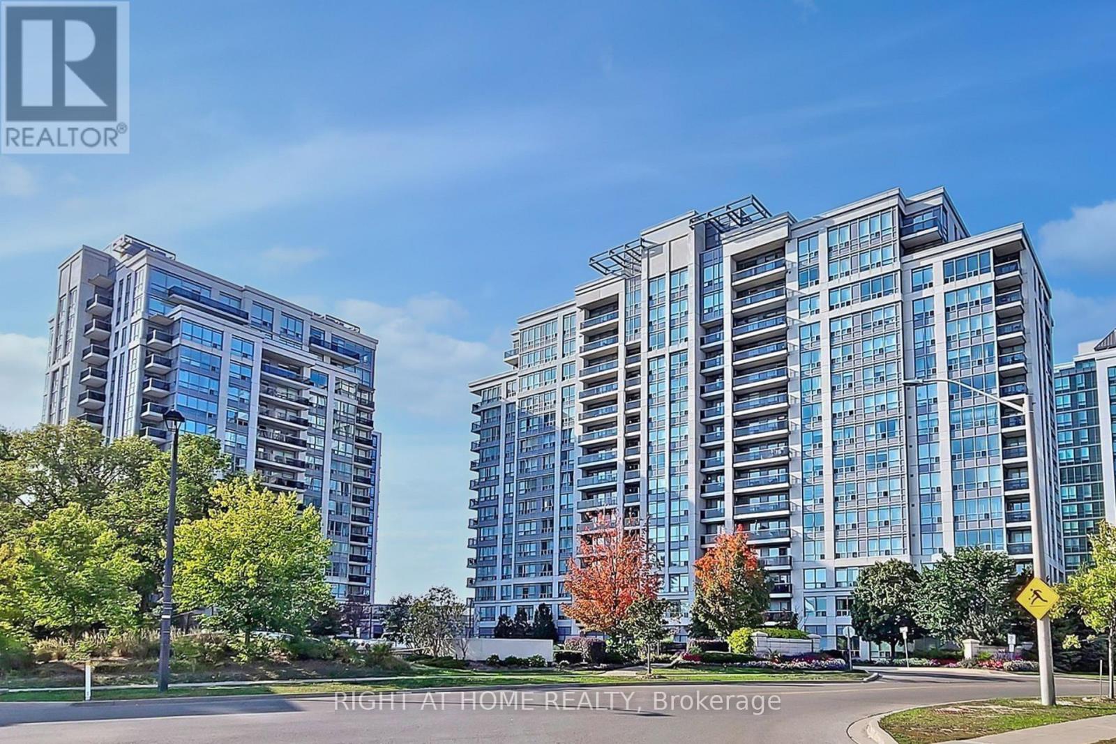1202 60 Disera Dr, Vaughan Beverley Glen, ON L4J 9G1