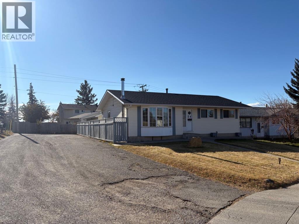 24 Rundleson Way NE, Calgary, AB T1Y 3N6