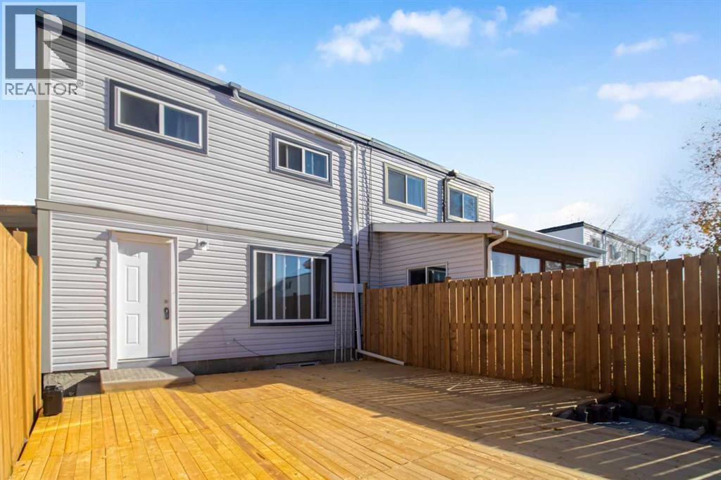 7 Doverdale Mews SE, Calgary, AB T2B 1V8