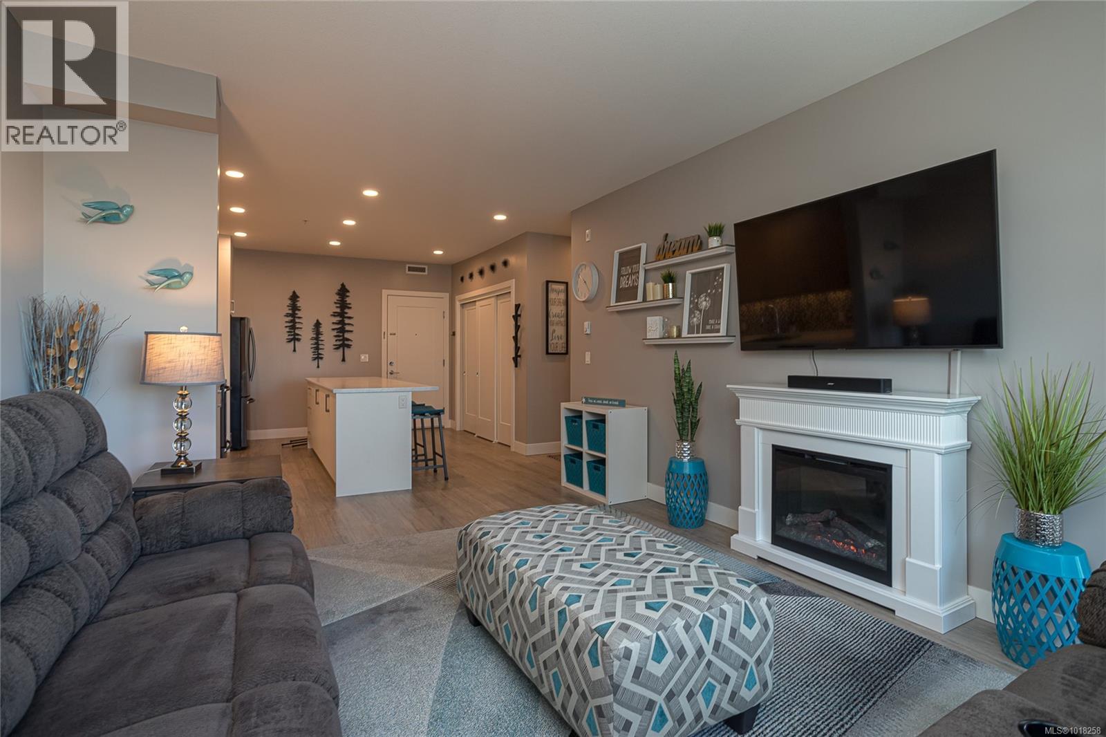 6540 Metral Dr Unit 203 Dr, Nanaimo, BC V9T 2L8