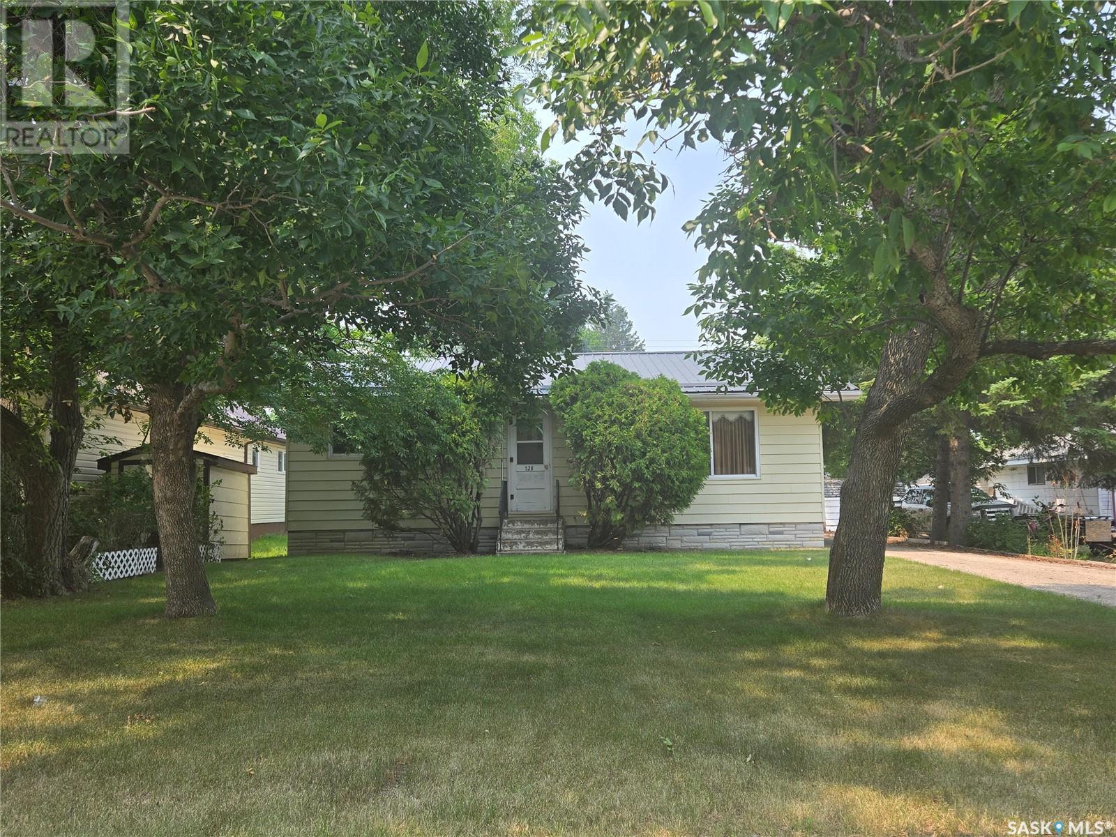 128 Main St, Stoughton, SK S0G 4T0