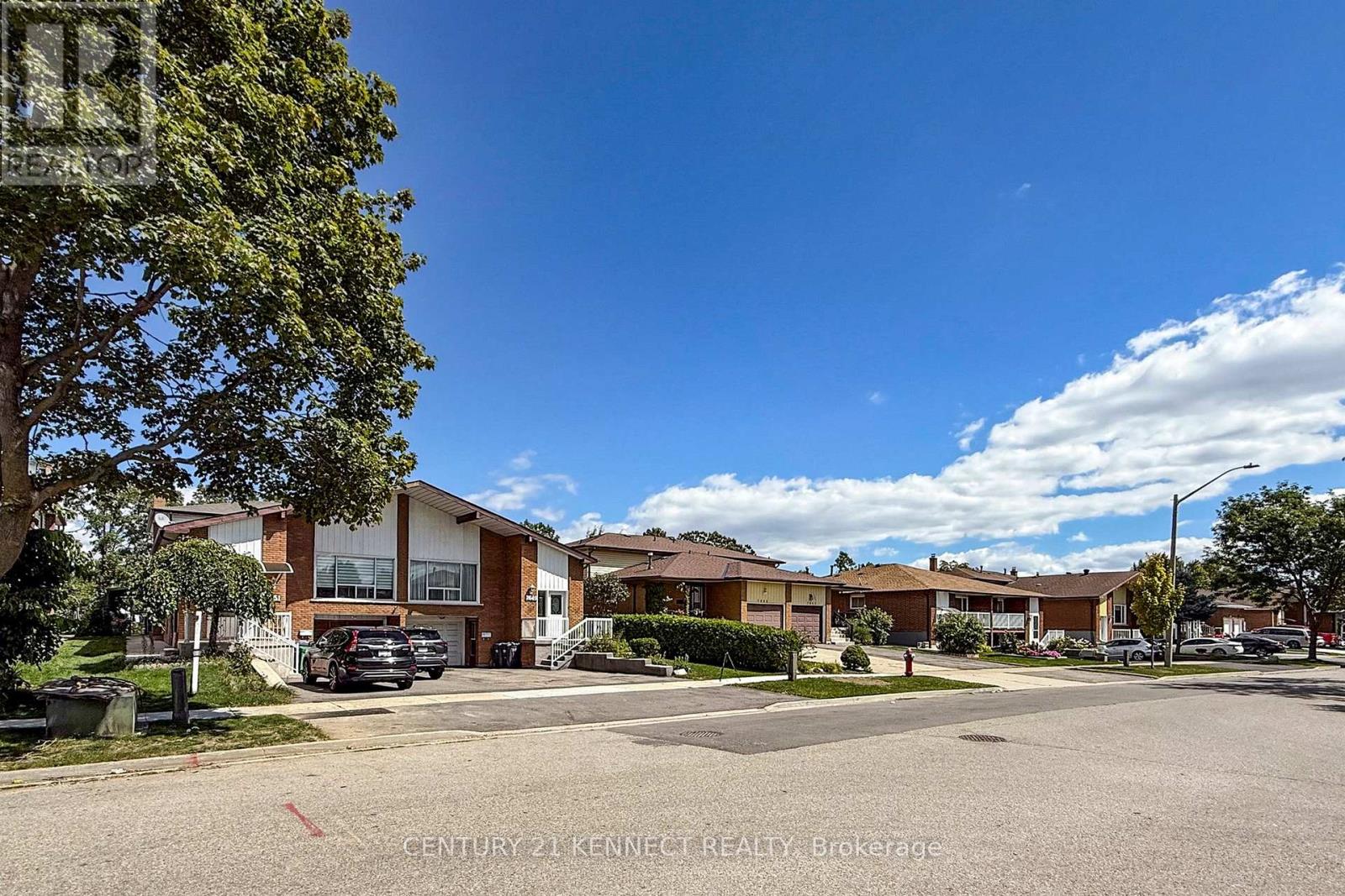 7649 Wildfern Dr, Mississauga, ON L4T 3P7