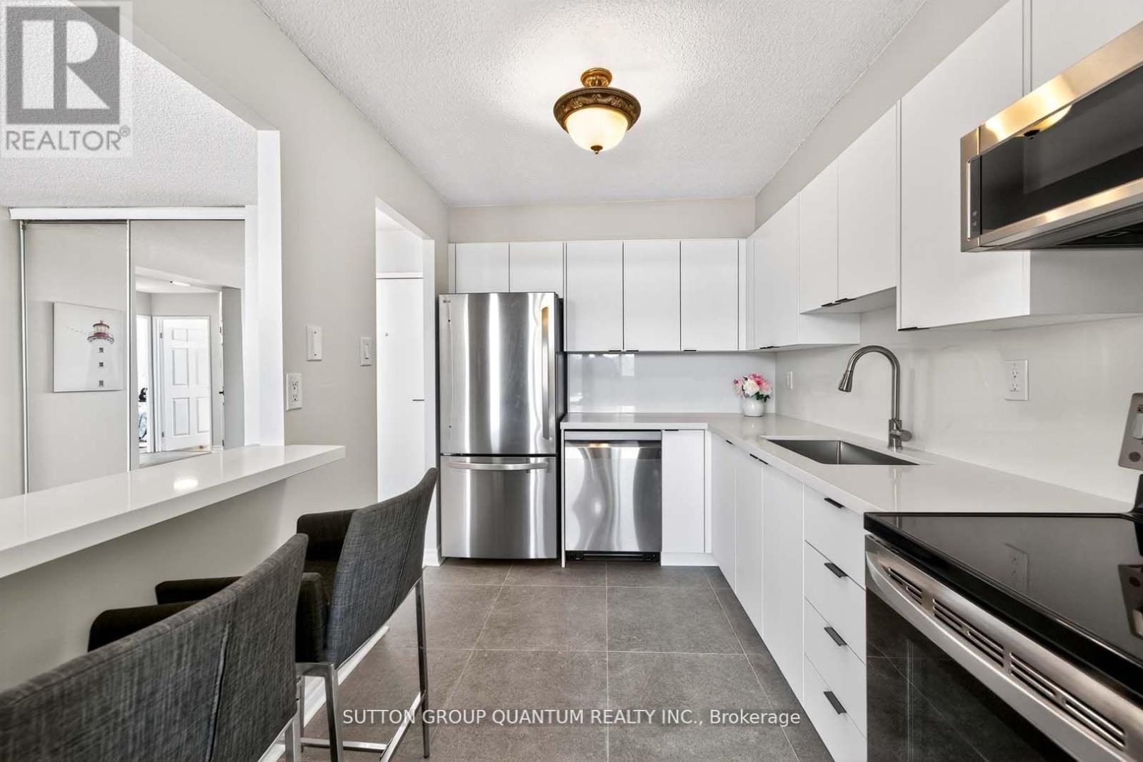 407 3501 Glen Erin Dr, Mississauga, ON L5L 2E9