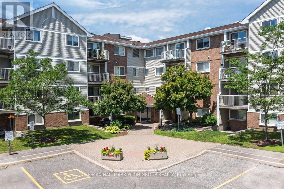 411 270 Brittany Dr, Ottawa, ON K1K 4M3