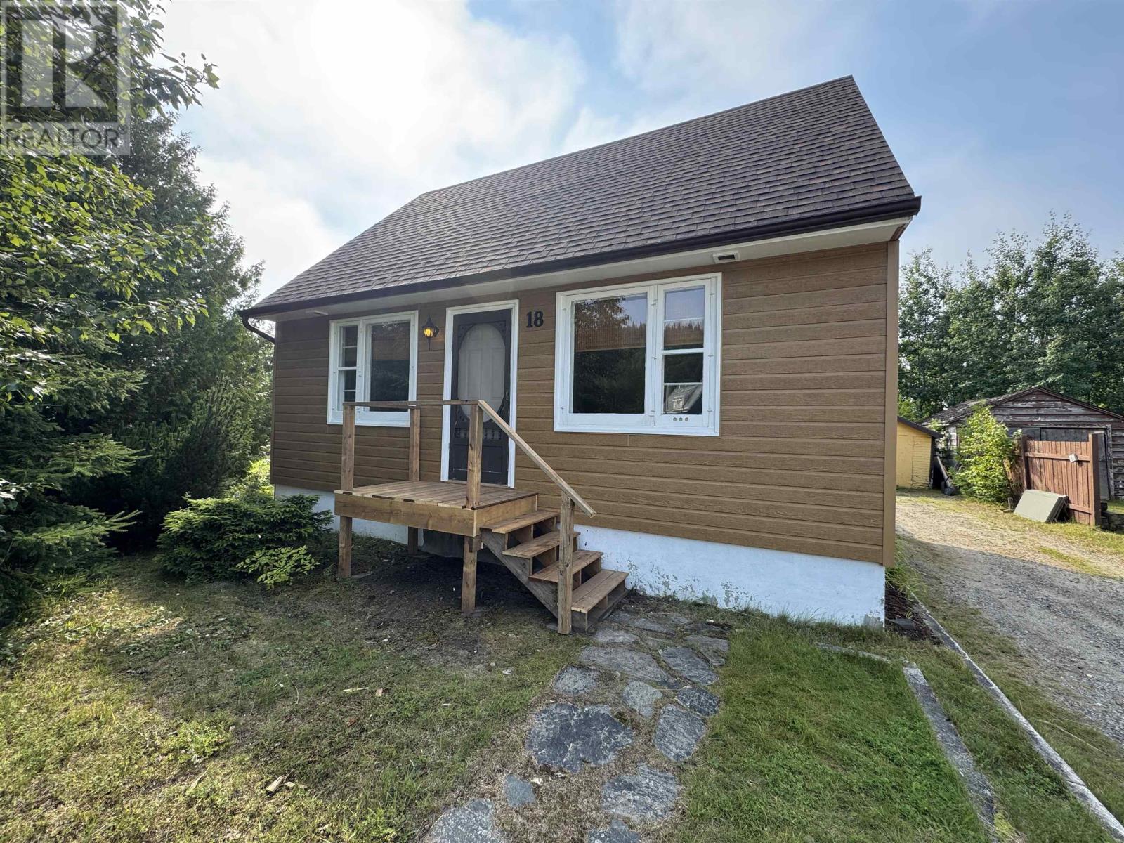 18 Sandpiper Ave, Manitouwadge, ON P0T 2C0