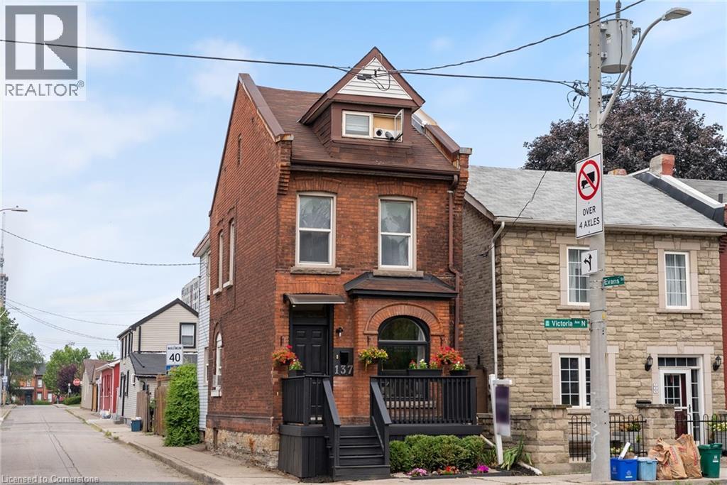 137 Victoria Ave N, Hamilton, ON L8L 5E7