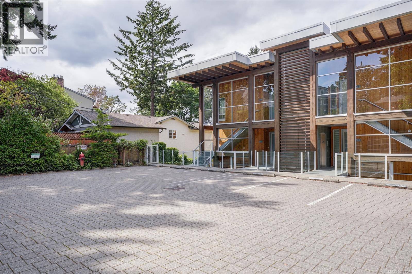 851 Verdier Ave Unit 101 Ave, Central Saanich, BC V8M 1C5